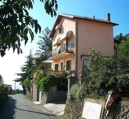 La Tana Del Tasso Ventimiglia Bed & Breakfast Luaran gambar