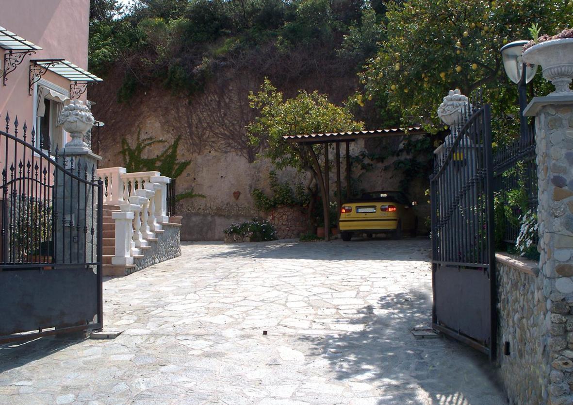 La Tana Del Tasso Ventimiglia Bed & Breakfast Luaran gambar